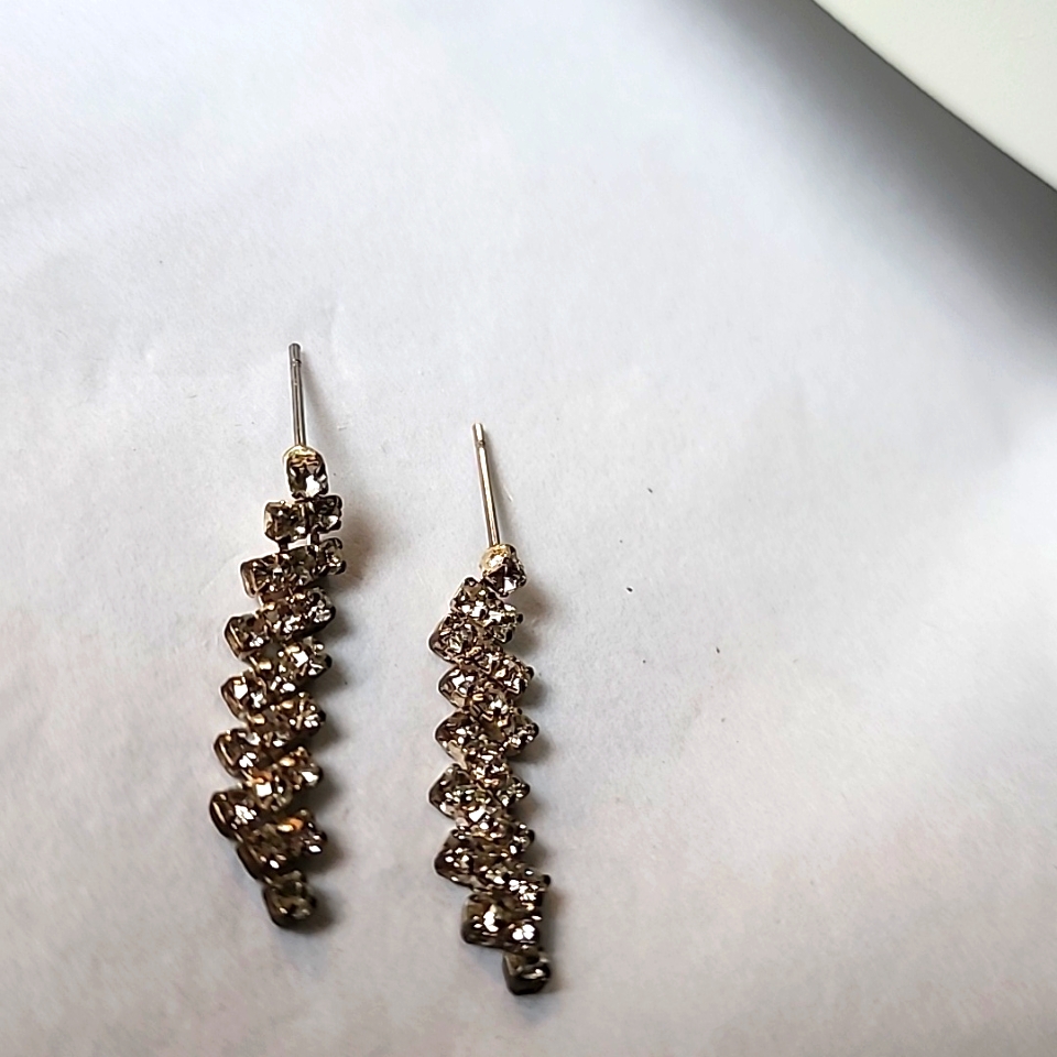 Previously Loved Rhinestone Earrings